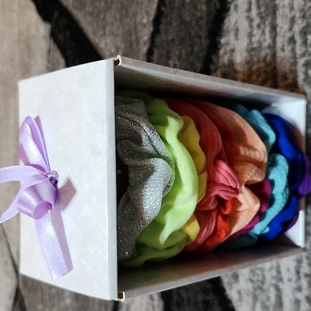 SCUNCI GLAM SPARKLE & SHINE ASSORTED RAINBOW COLORS SCRUNCHIES GIFT-SET